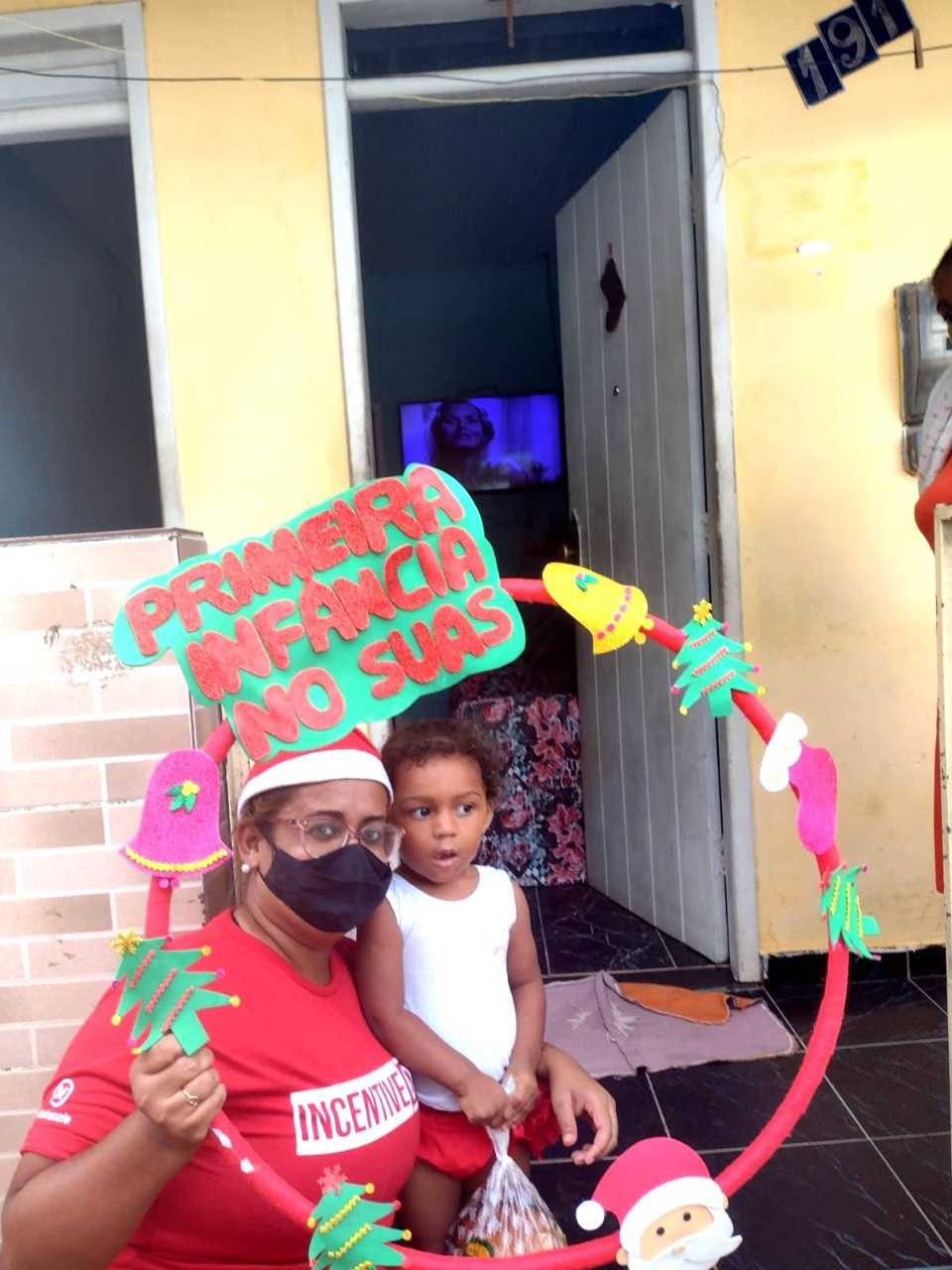 Camacã: Programa Primeira Infância no SUAS Criança Feliz entrega cesta de Natal para 300 famílias